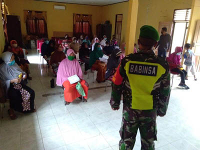 Masyarakat Kampung Benteng Hulu Terima BLT Tahap II